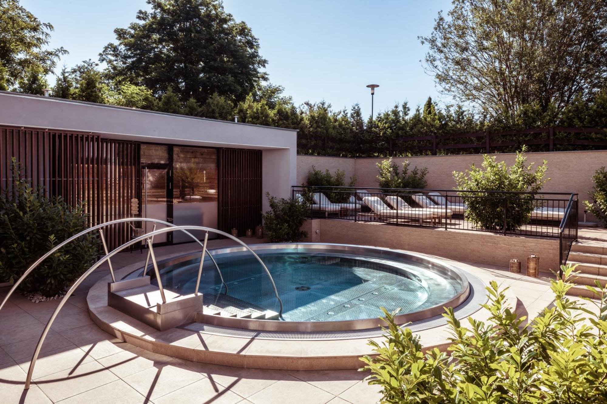 Falkensteiner Balance Resort Stegersbach - Adults Only 外观 照片 A spa at the Hotel de Crillon, Paris